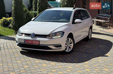 Універсал Volkswagen Golf 2021 в Сваляві