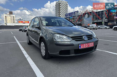 Хэтчбек Volkswagen Golf 2004 в 