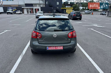 Хэтчбек Volkswagen Golf 2004 в 