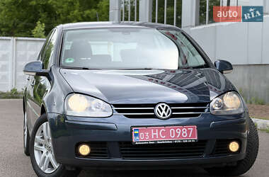 Хэтчбек Volkswagen Golf 2009 в 