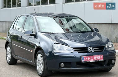 Хэтчбек Volkswagen Golf 2009 в 