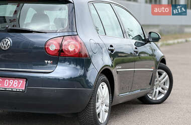 Хэтчбек Volkswagen Golf 2009 в 