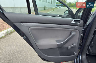 Хэтчбек Volkswagen Golf 2009 в 