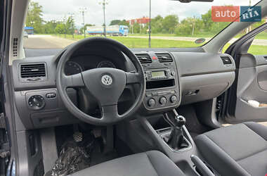 Хэтчбек Volkswagen Golf 2009 в 