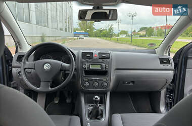 Хэтчбек Volkswagen Golf 2009 в 