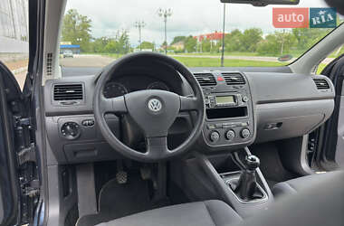 Хэтчбек Volkswagen Golf 2009 в 