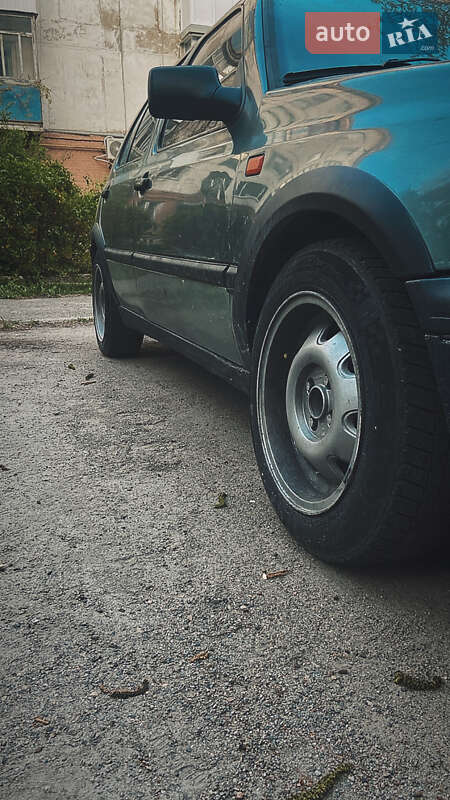 Хэтчбек Volkswagen Golf 1993 в 