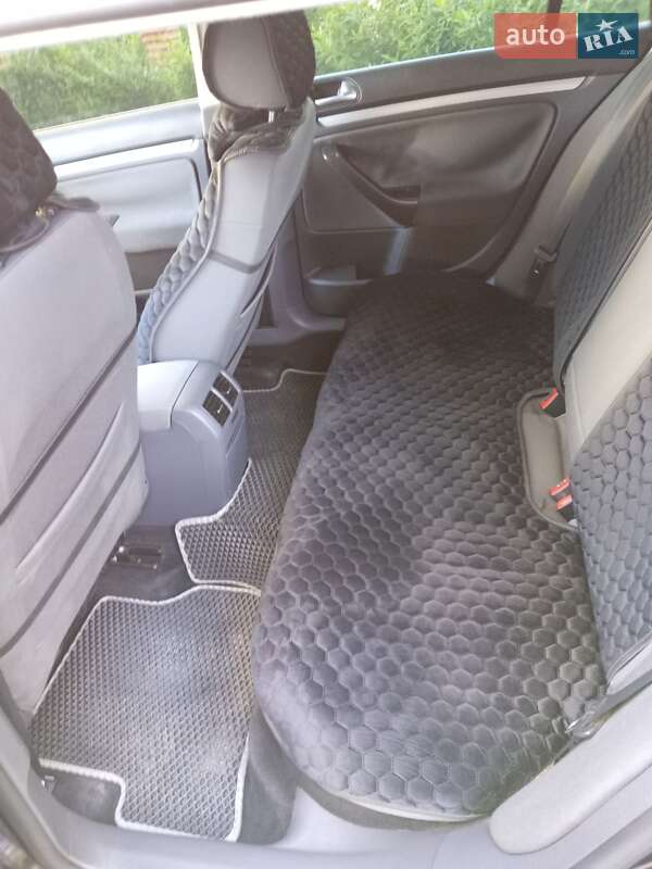 Універсал Volkswagen Golf 2009 в Луцьку