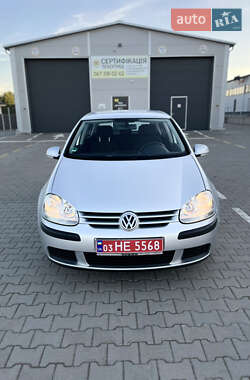 Хэтчбек Volkswagen Golf 2005 в 