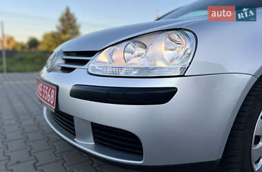 Хэтчбек Volkswagen Golf 2005 в 