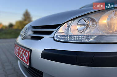 Хэтчбек Volkswagen Golf 2005 в 