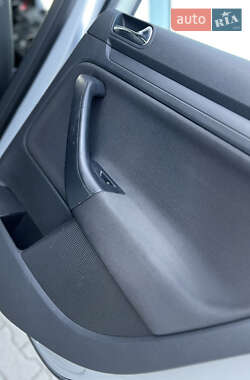 Хэтчбек Volkswagen Golf 2005 в 
