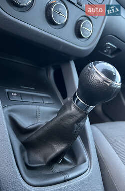 Хэтчбек Volkswagen Golf 2005 в 