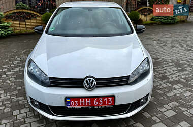 Хэтчбек Volkswagen Golf 2012 в 