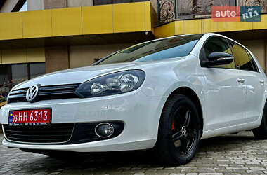 Хэтчбек Volkswagen Golf 2012 в 