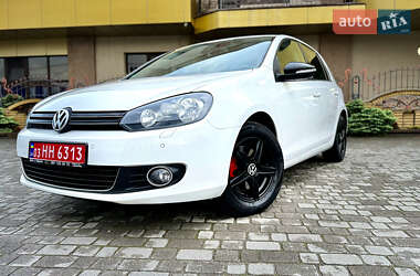 Хэтчбек Volkswagen Golf 2012 в 