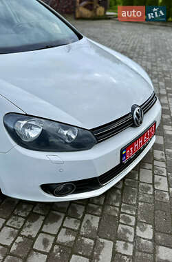 Хэтчбек Volkswagen Golf 2012 в 