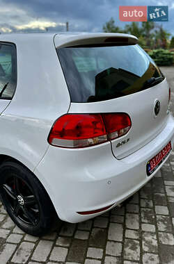 Хэтчбек Volkswagen Golf 2012 в 