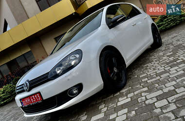 Хэтчбек Volkswagen Golf 2012 в 