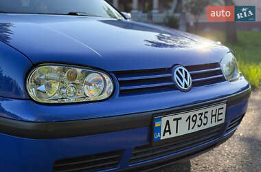 Хетчбек Volkswagen Golf 2000 в 