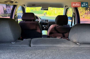 Хетчбек Volkswagen Golf 2000 в 