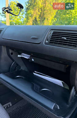 Хетчбек Volkswagen Golf 2000 в 
