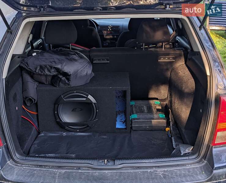 Універсал Volkswagen Golf 2000 в Острозі