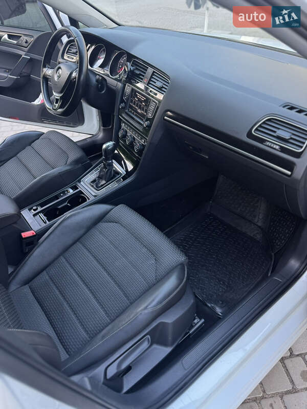 Хетчбек Volkswagen Golf 2013 в Києві