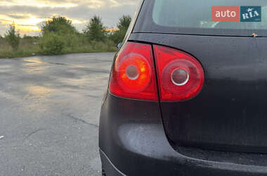 Хэтчбек Volkswagen Golf 2005 в 
