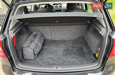 Хэтчбек Volkswagen Golf 2005 в 