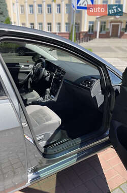 Хетчбек Volkswagen Golf 2020 в 