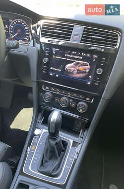 Хетчбек Volkswagen Golf 2020 в 