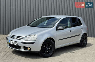 Хэтчбек Volkswagen Golf 2005 в Сарнах