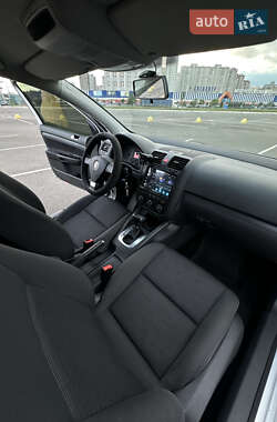 Хэтчбек Volkswagen Golf 2008 в 