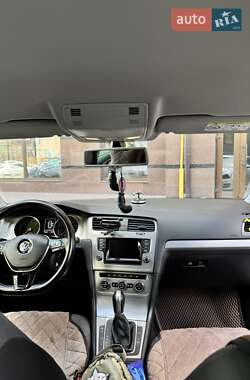 Хэтчбек Volkswagen Golf 2014 в 