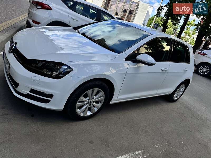 Хэтчбек Volkswagen Golf 2014 в 