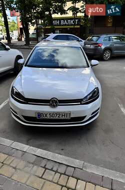 Хэтчбек Volkswagen Golf 2014 в 