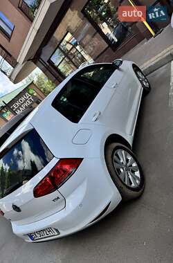 Хэтчбек Volkswagen Golf 2014 в 