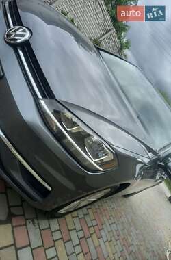 Хэтчбек Volkswagen Golf 2021 в 