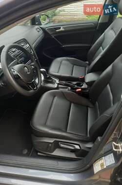 Хэтчбек Volkswagen Golf 2021 в 