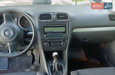 Хетчбек Volkswagen Golf 2010 в 