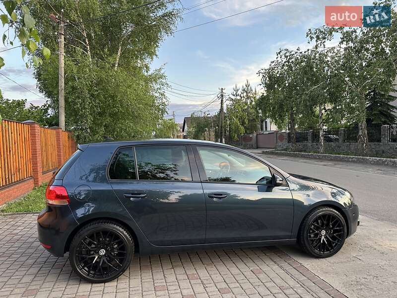 Хэтчбек Volkswagen Golf 2009 в Днепре