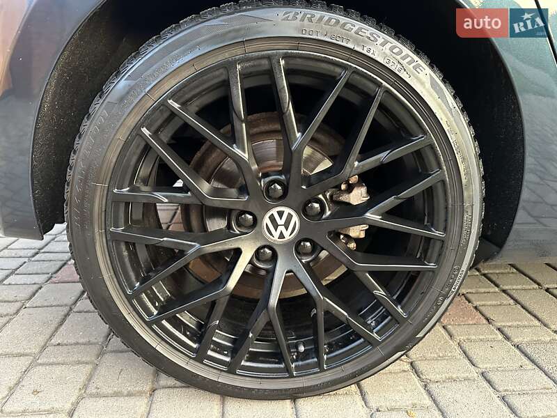 Хэтчбек Volkswagen Golf 2009 в Днепре