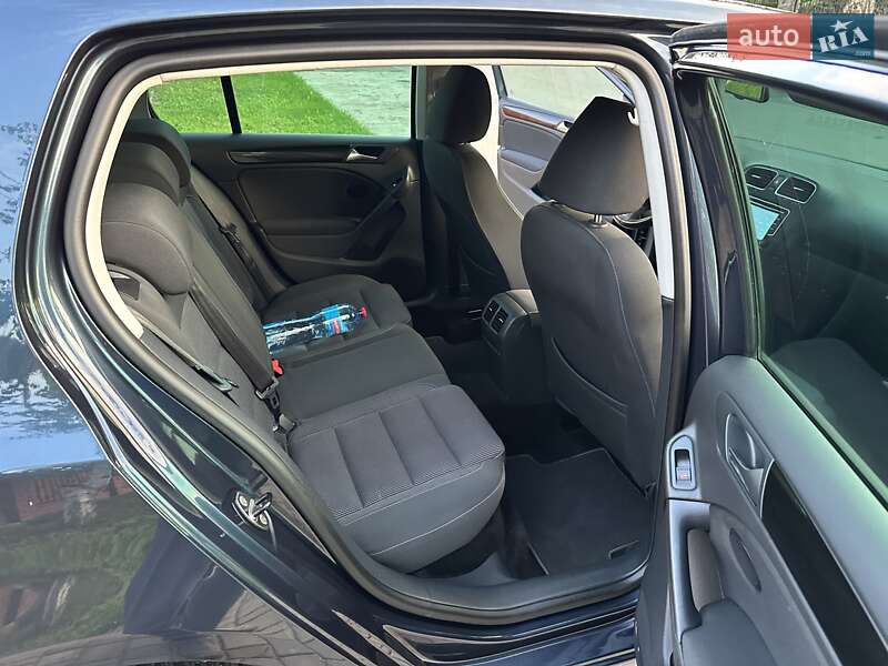 Хэтчбек Volkswagen Golf 2009 в Днепре