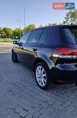Хэтчбек Volkswagen Golf 2010 в 