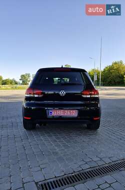 Хэтчбек Volkswagen Golf 2010 в 