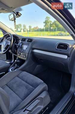 Хэтчбек Volkswagen Golf 2010 в 