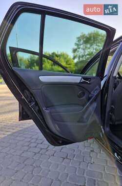 Хэтчбек Volkswagen Golf 2010 в 