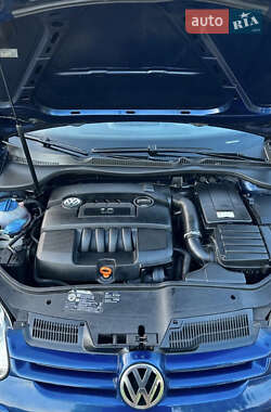 Хетчбек Volkswagen Golf 2005 в 