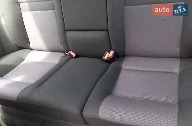 Хэтчбек Volkswagen Golf 2001 в 